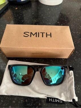 SMITH unisex shoutout black Frame Sunglasses with opal Mirror Lenses